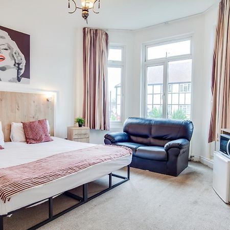 Oyo Tamtam Acton Hotel London Kültér fotó