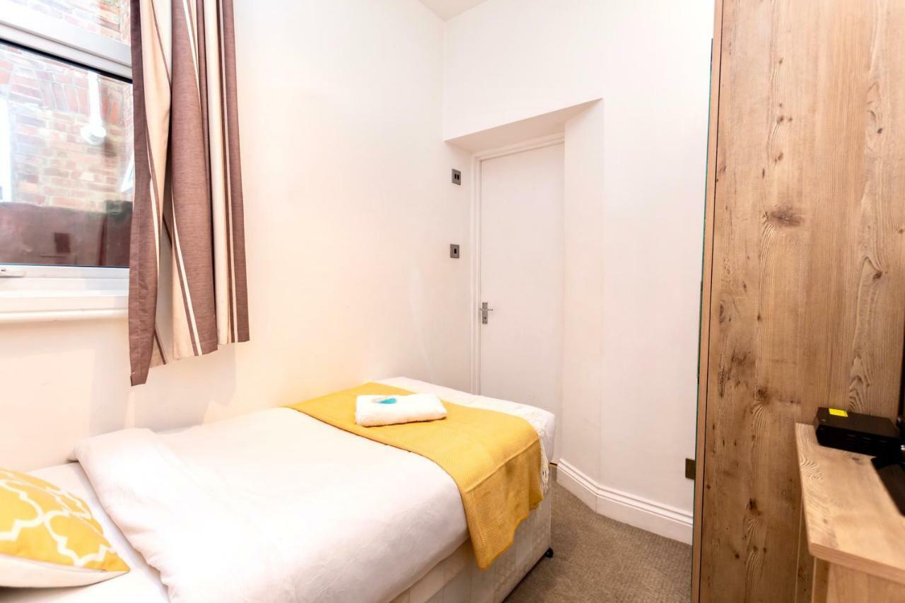 Oyo Tamtam Acton Hotel London Kültér fotó