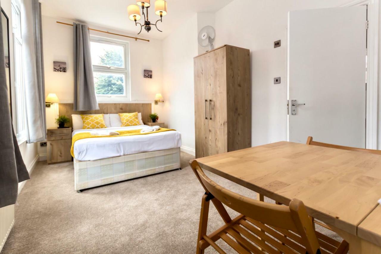 Oyo Tamtam Acton Hotel London Kültér fotó