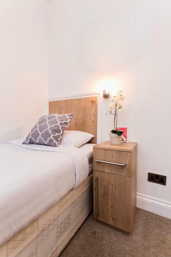Oyo Tamtam Acton Hotel London Kültér fotó