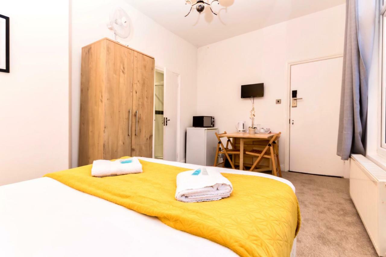 Oyo Tamtam Acton Hotel London Kültér fotó