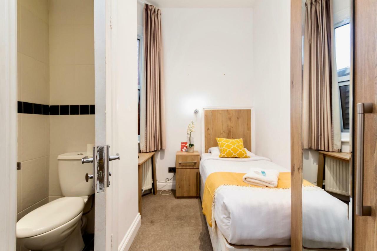 Oyo Tamtam Acton Hotel London Kültér fotó