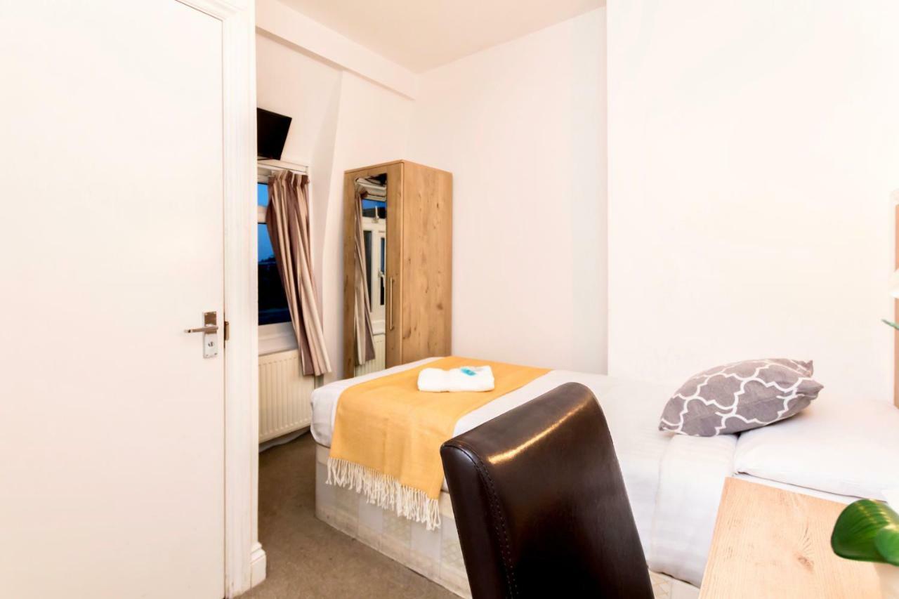 Oyo Tamtam Acton Hotel London Kültér fotó