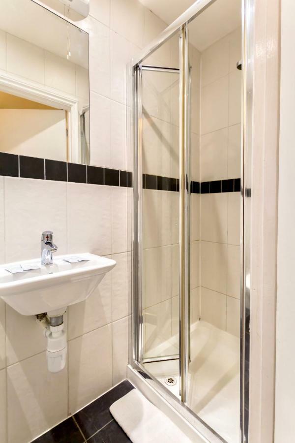 Oyo Tamtam Acton Hotel London Kültér fotó