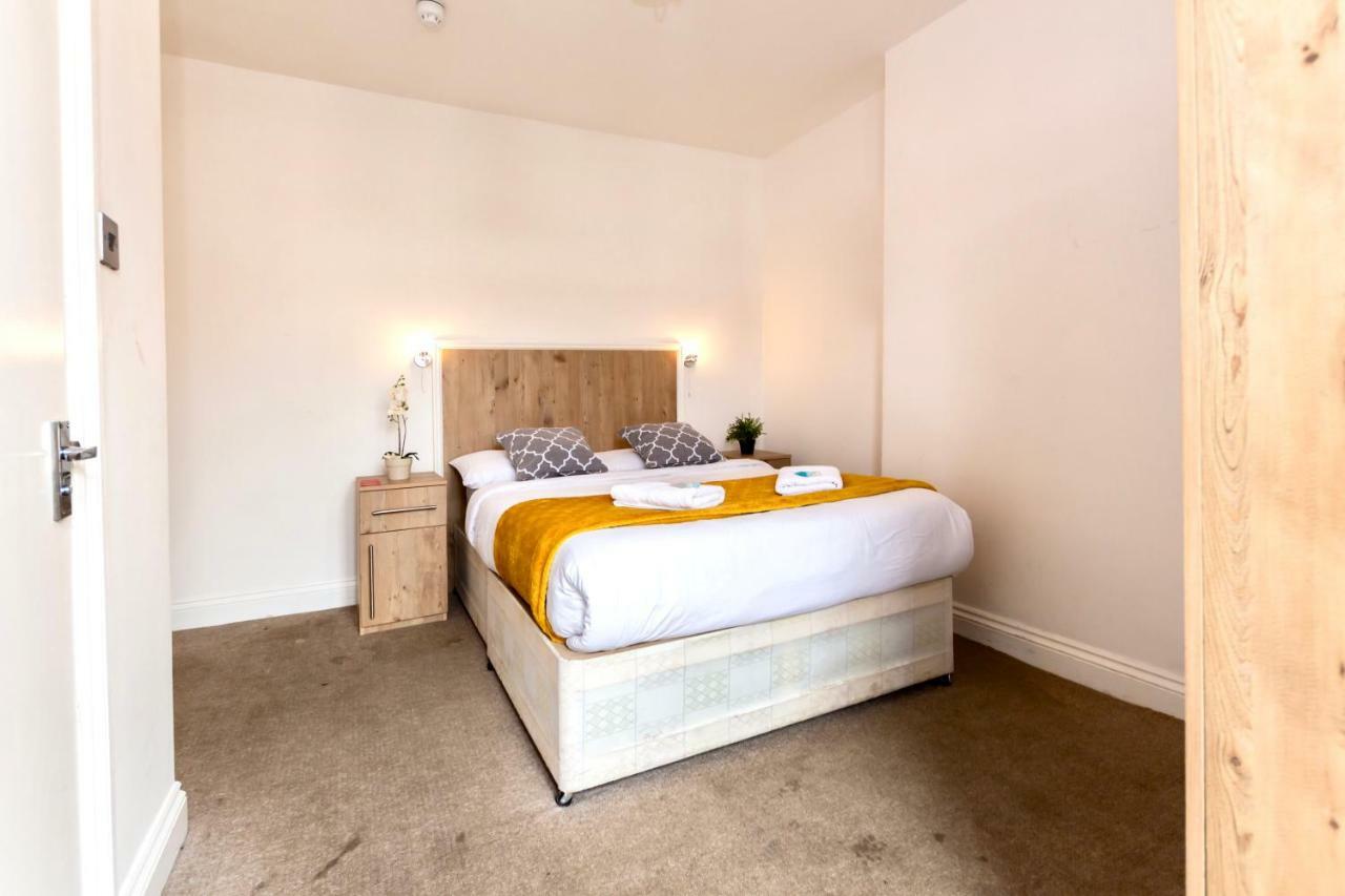 Oyo Tamtam Acton Hotel London Kültér fotó