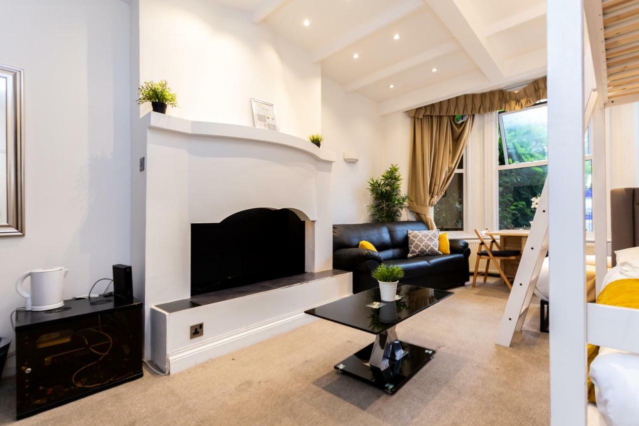Oyo Tamtam Acton Hotel London Kültér fotó