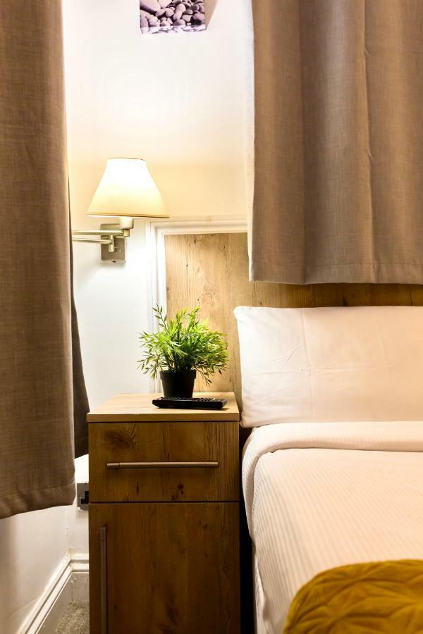 Oyo Tamtam Acton Hotel London Kültér fotó